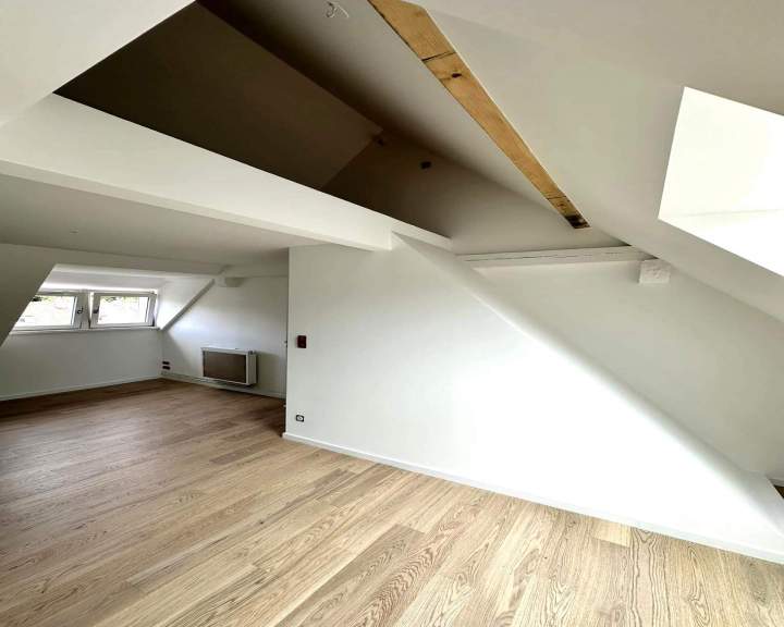 Embellissez vos murs avec des finitions impeccables.